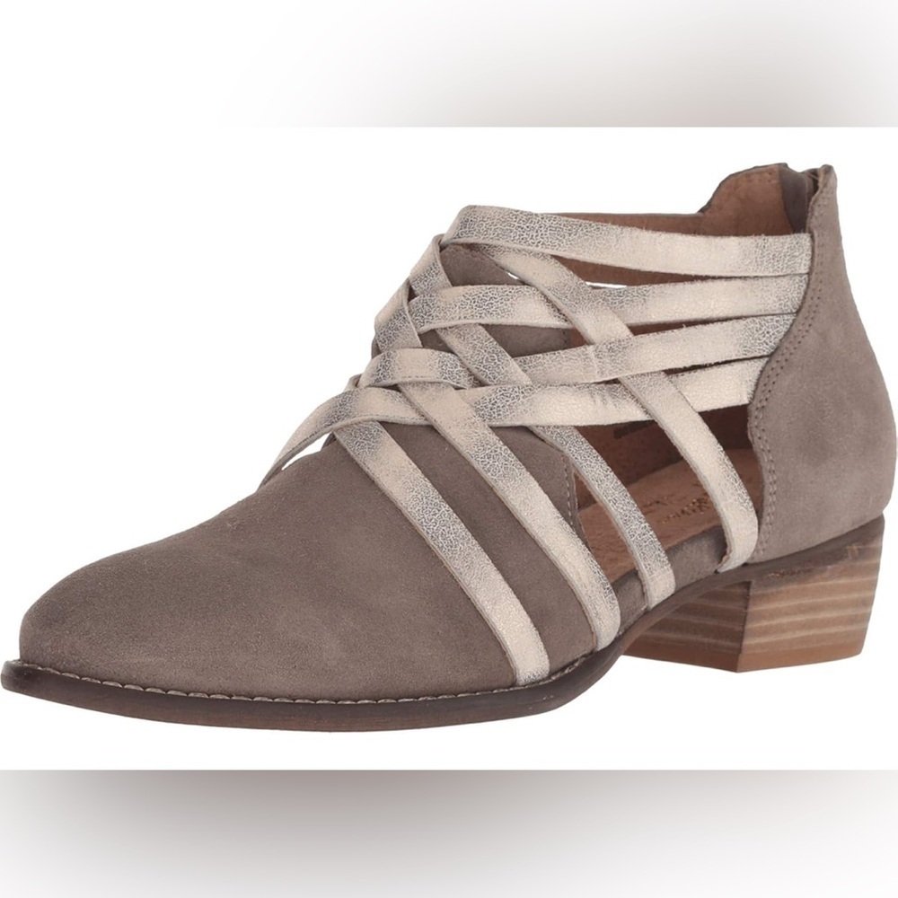 NEW- Seychelles So Blue Bootie - Suede
SIZE: 7  COLOR: Taupe